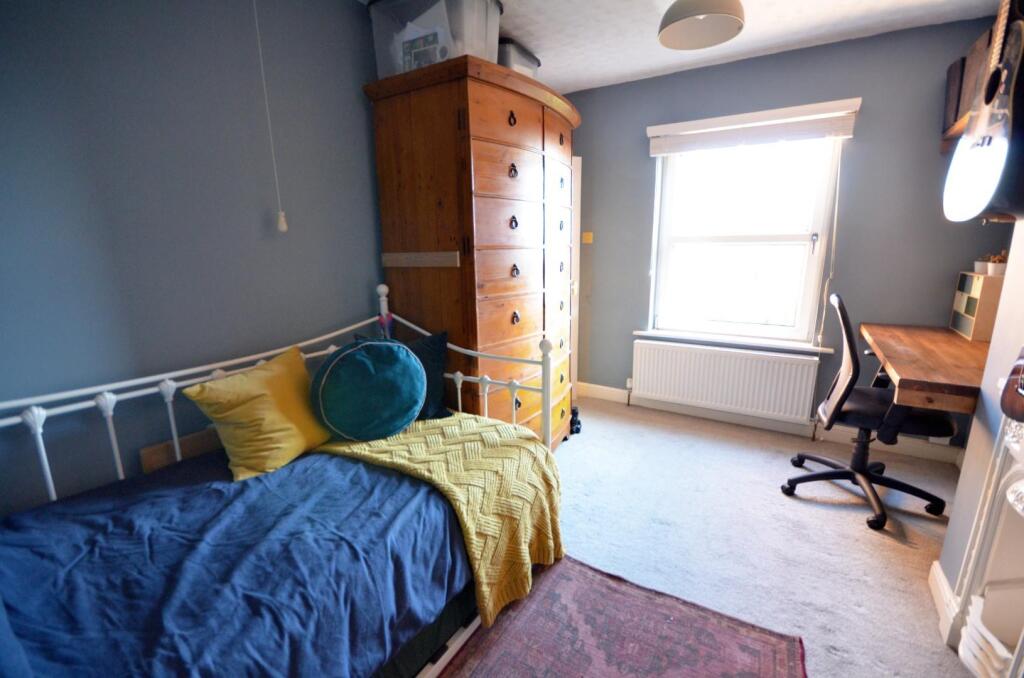 Double bedroom Two image 1 of 2