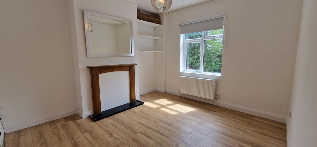FIRST FLOOR REAR BEDROOM