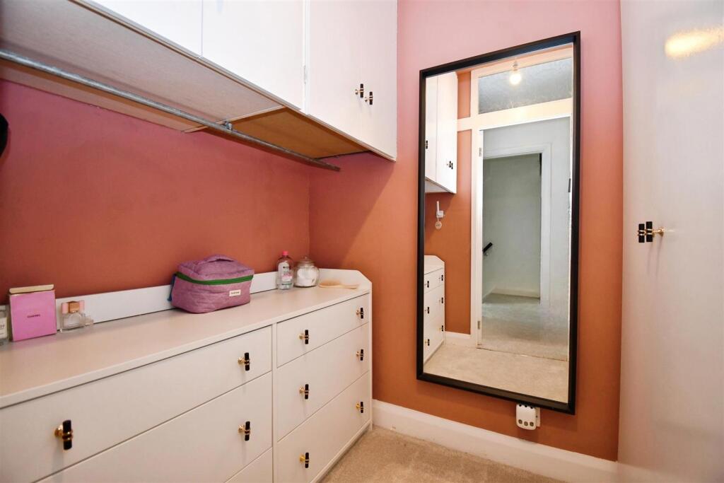 Walk-in wardrobe