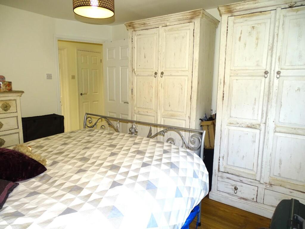 SPACE FOR FREESTANDING WARDROBES