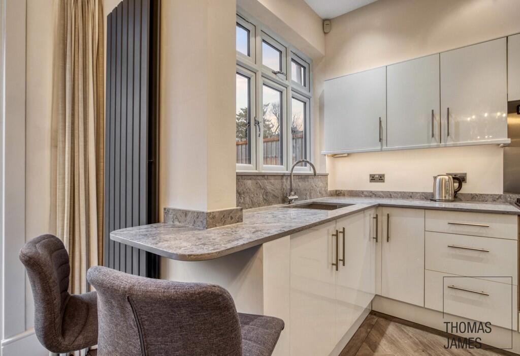 Elsiedene Road, breakfast bar