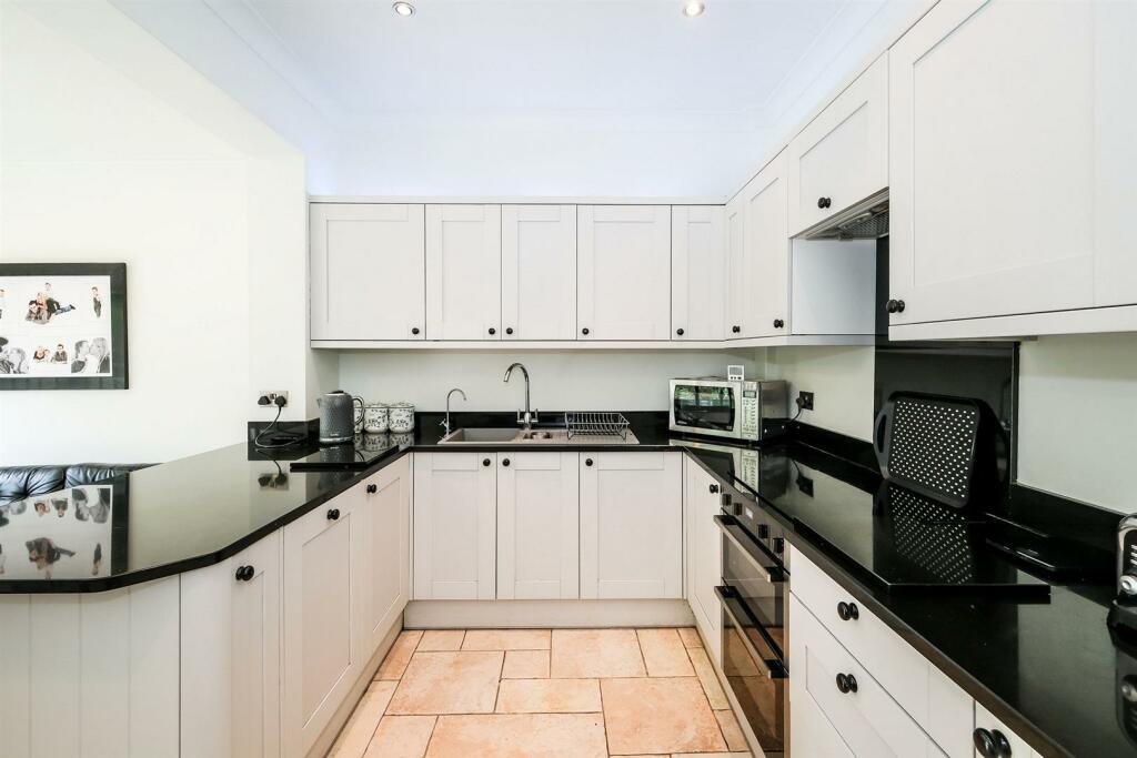 8 Burnham Road-17_web.jpg