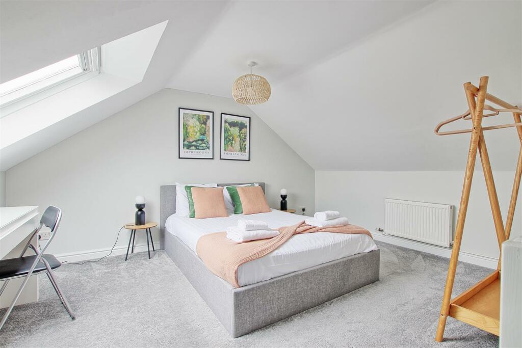 Bedroom 1.jpg