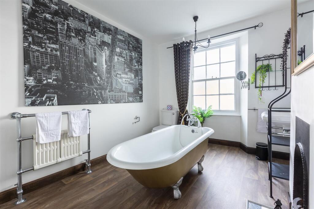 Potter Hill 33A Bathroom-2.jpg