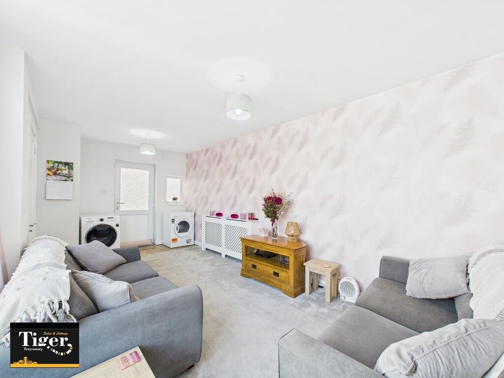 CAM02176G0-PR0523...