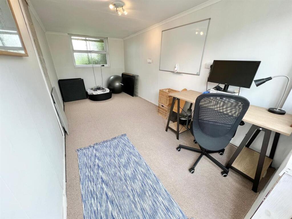 Studio/Outside Study