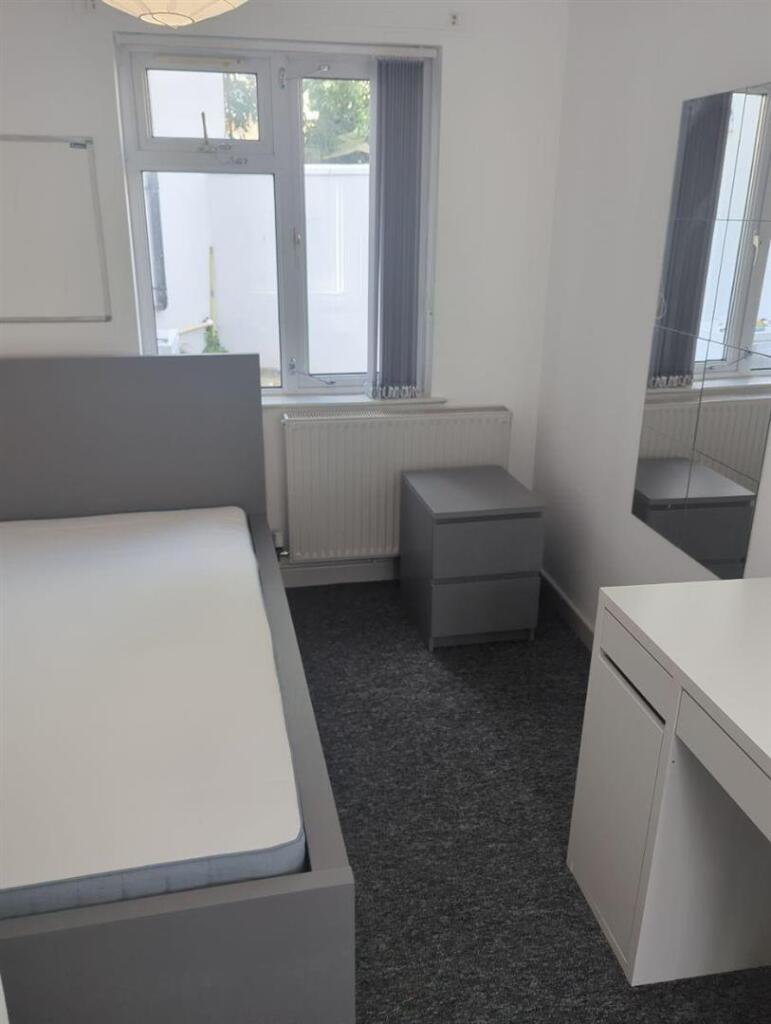 12-Bedroom_5-0001.jpg