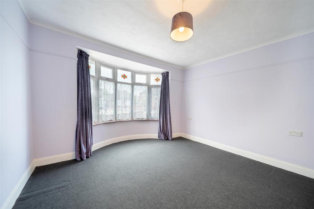 22 Dorset Close-17.jpg