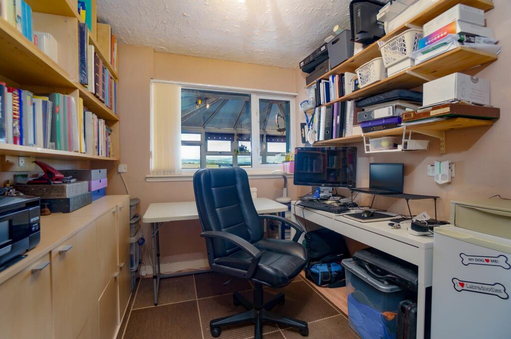 Downstairs home office/bedroom 4