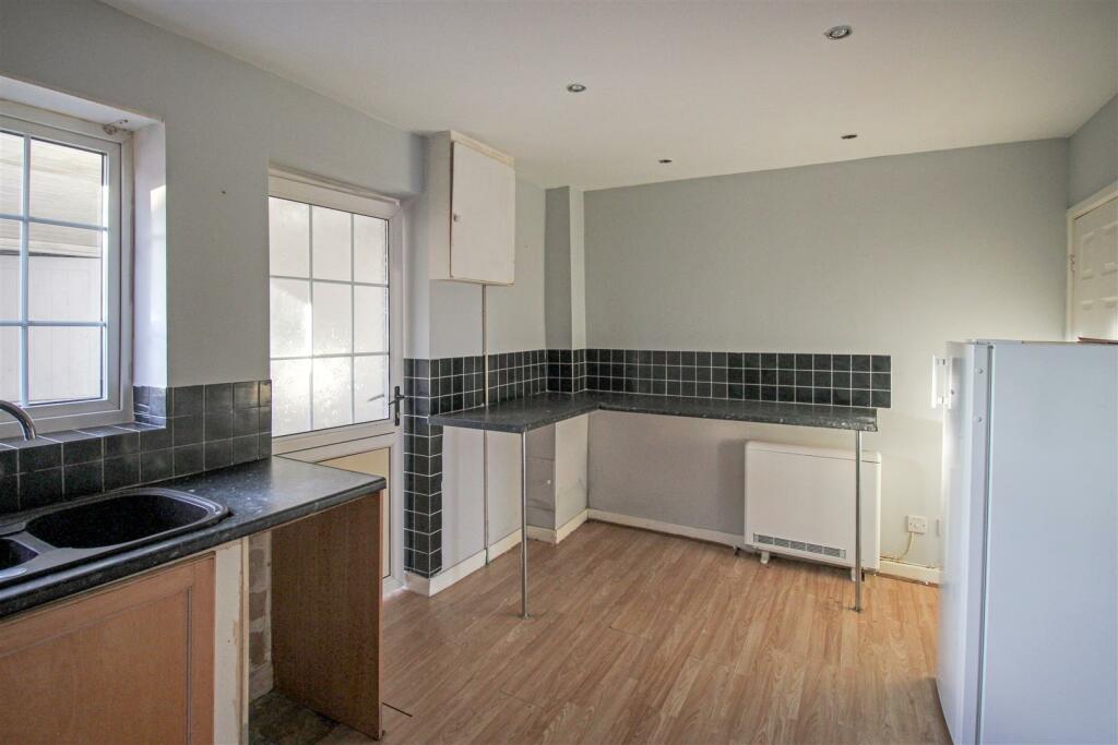KITCHEN BREAKFAST ROOM