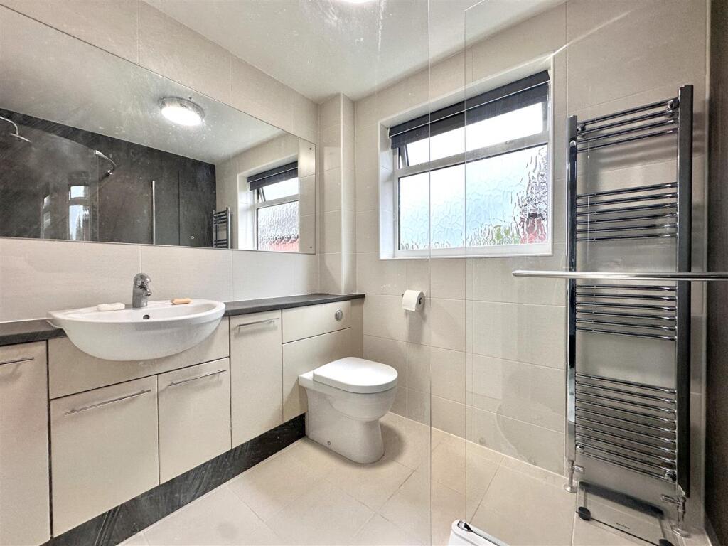 First Floor Shower Room 765
