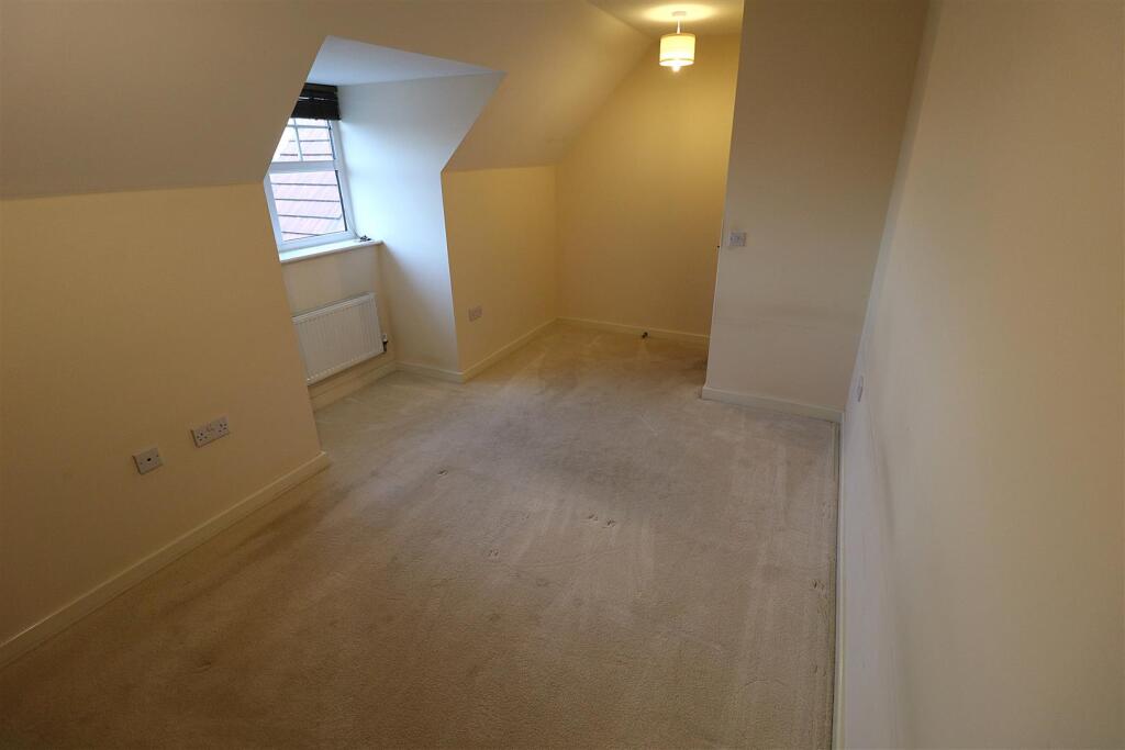 Bedroom 1.JPG