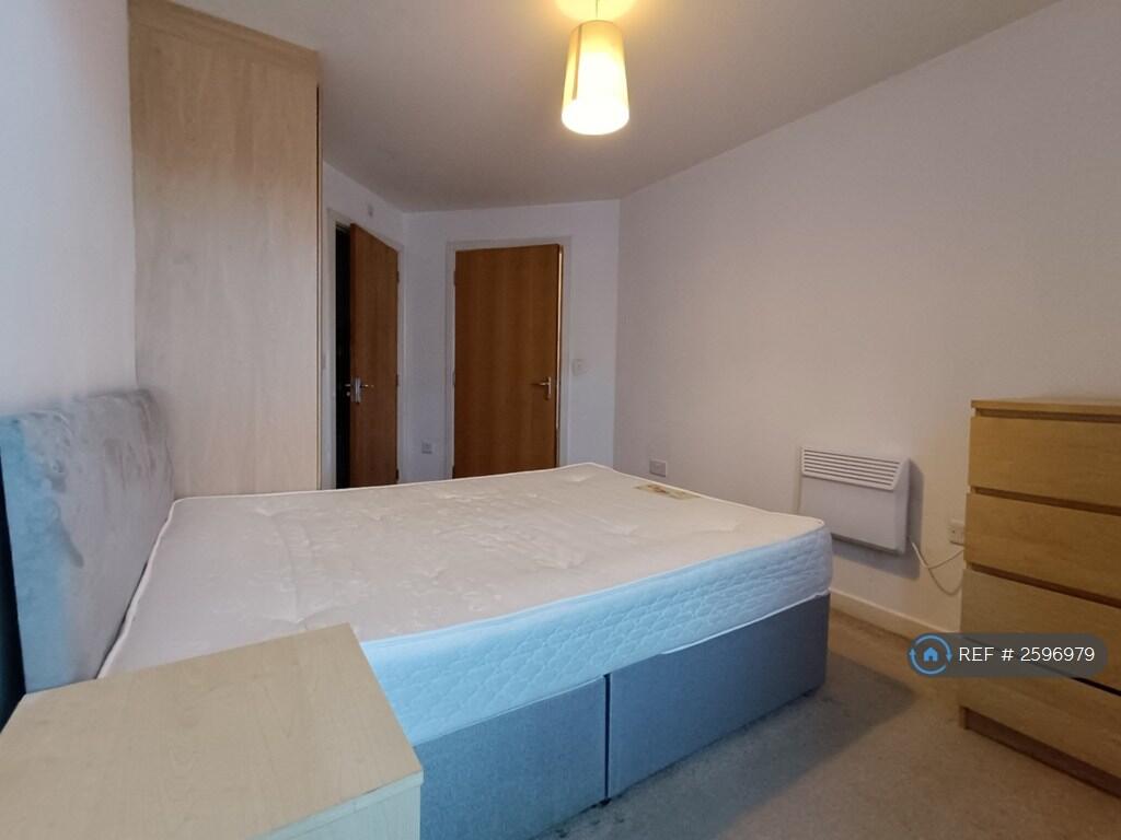 Bedroom 2b (Ensuite)