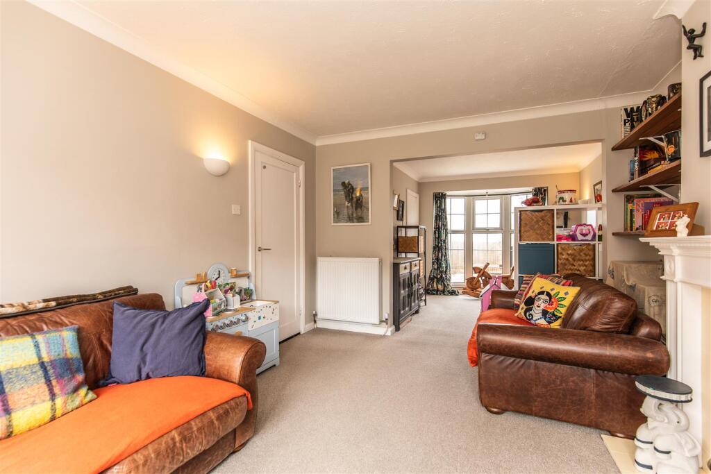 2 Sackville Close11.jpg