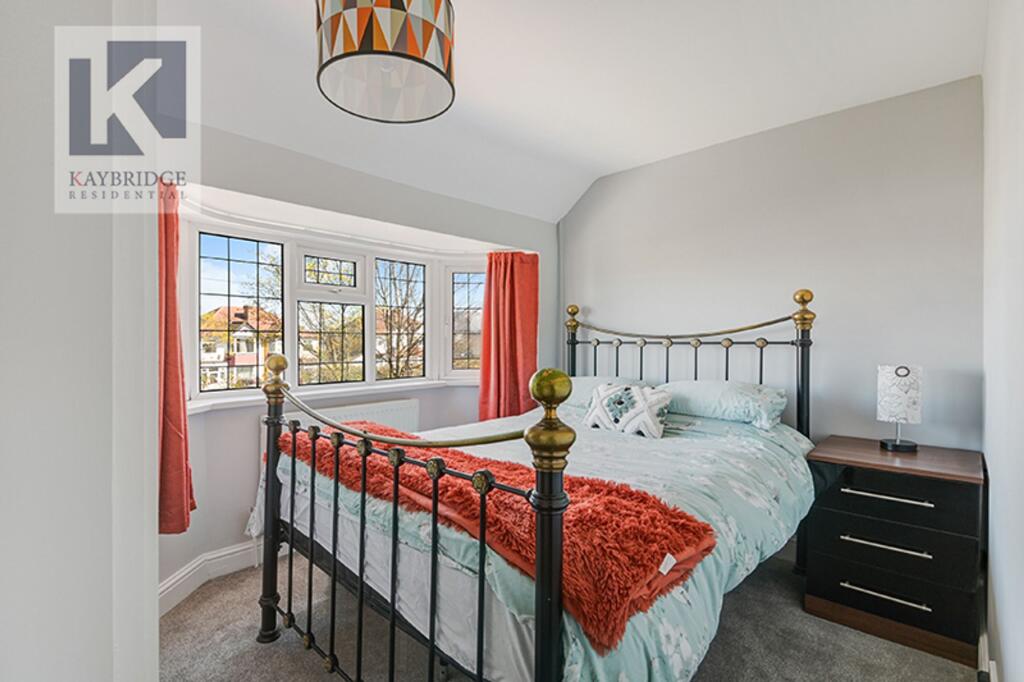 The Hawthorns, Epsom - KT17 2QA