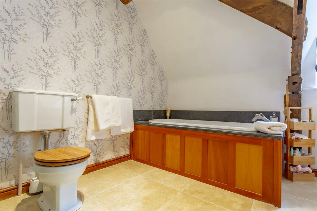 En-Suite Bathroom