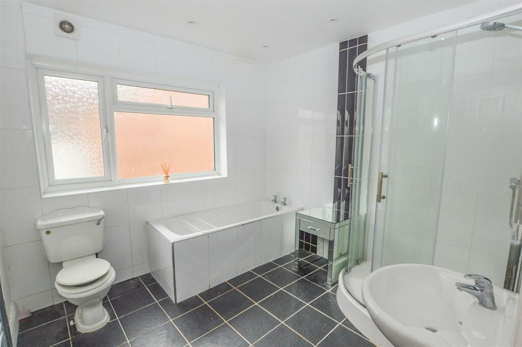 Family Bathroom_edited.jpg