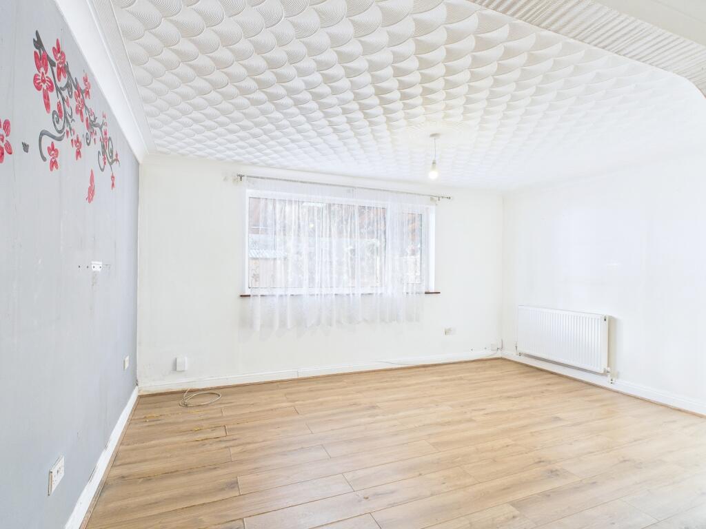 CAM01909G0-PR0440-STILL013