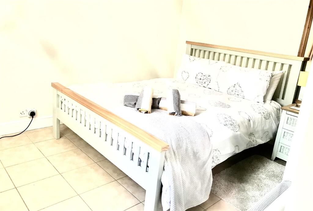 Bedroom,.jpeg