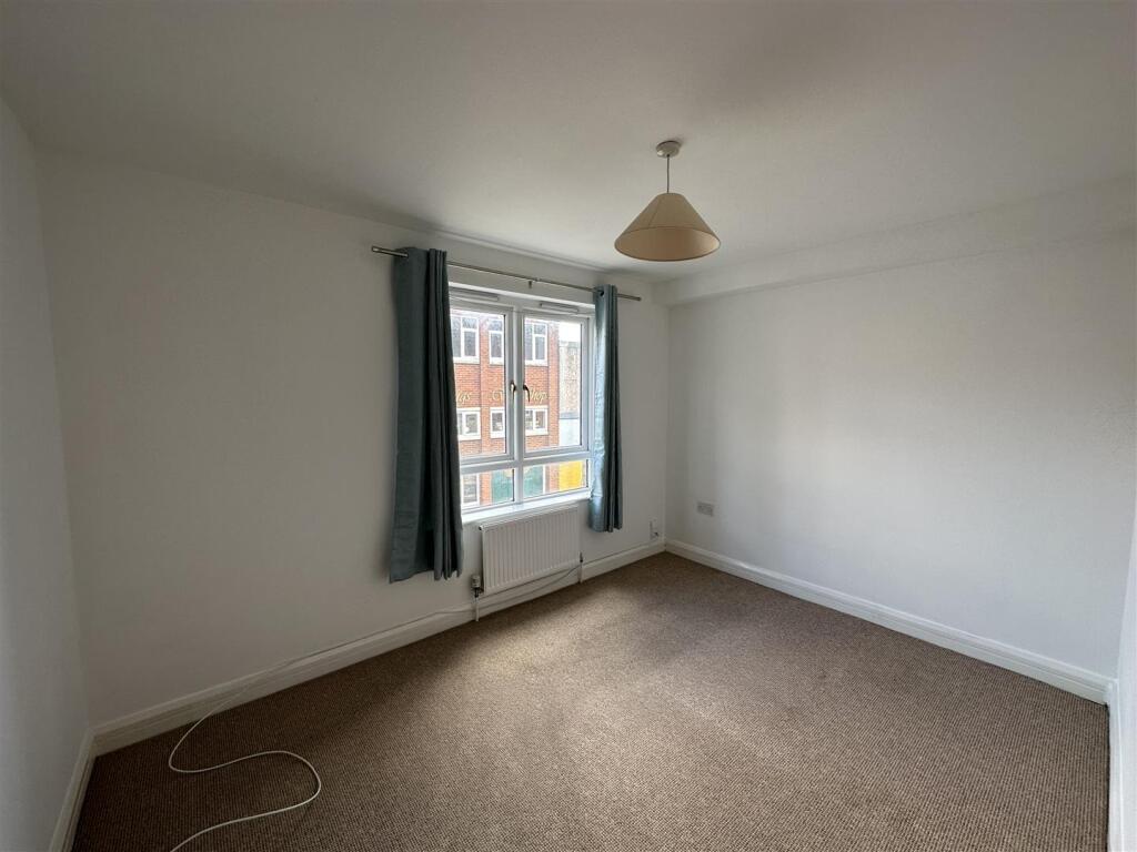 17 A Bedroom2.jpg