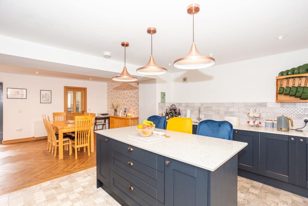 Kitchen/Dining Area