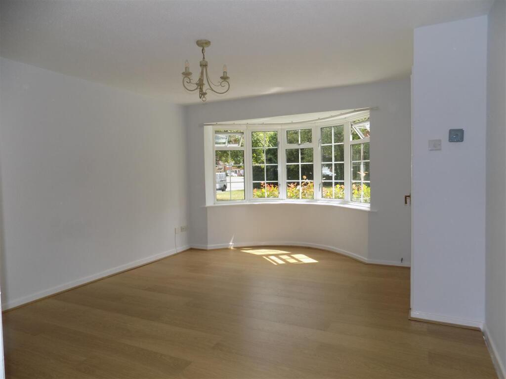 2 Hazley Walk - Lounge.JPG