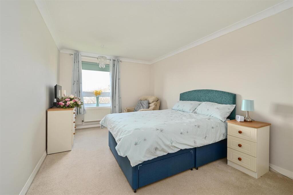 7 Birch Court Bn41 (12).jpg