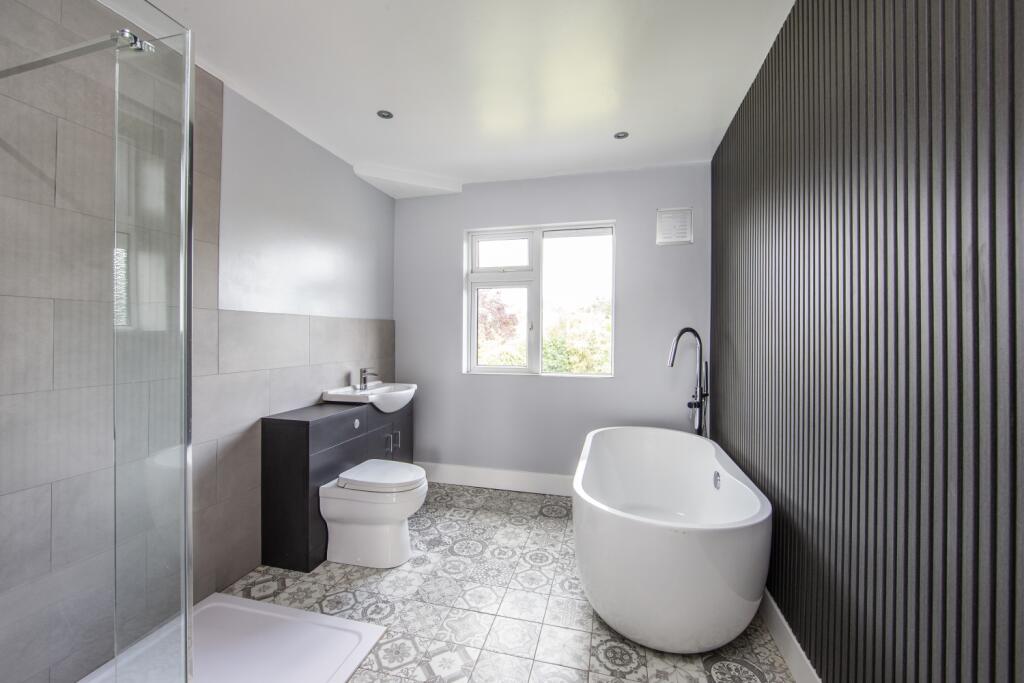 Bathroom 02