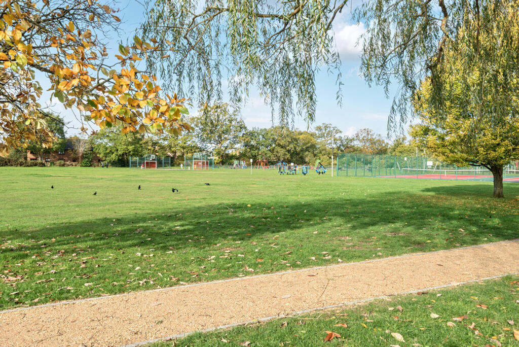 1371780-12-68fb8c...