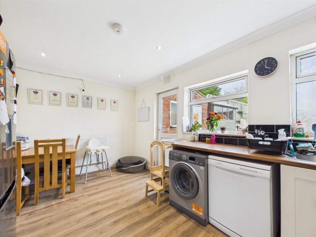 Kitchen/Dining Area