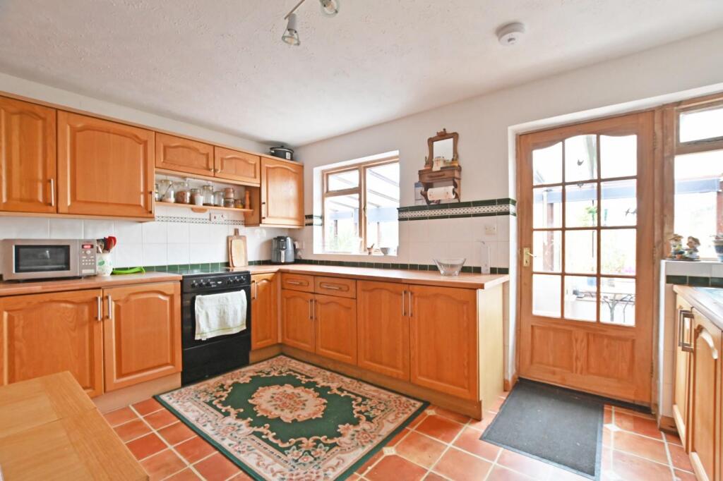 KITCHEN/BREAKFAST ROOM