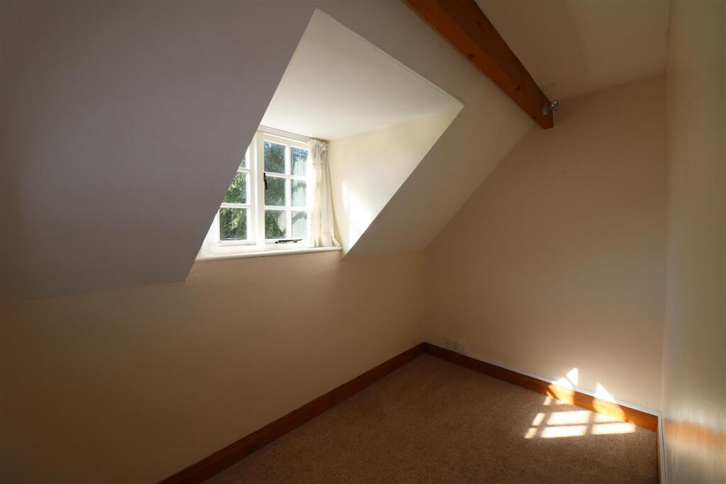 BEDROOM 2: