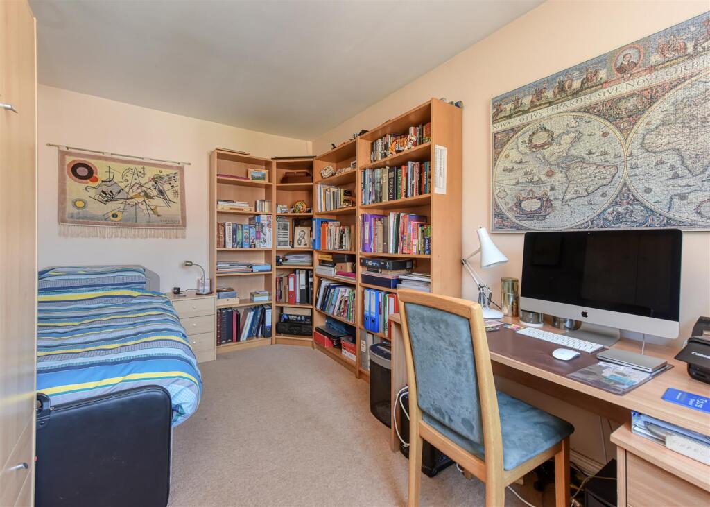 2 Yew Tree Gardens-bed4b.jpg