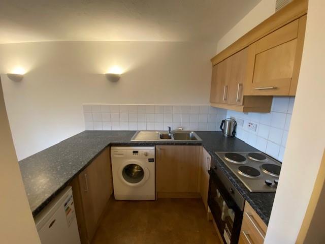 Kitchen 2.jpg