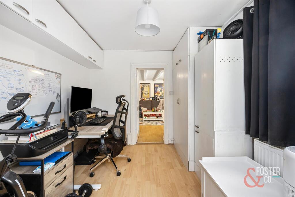 York Road 34, Basement Flat-015.JPG