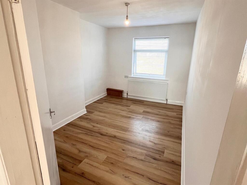 Flat 3 Living Room.jpg