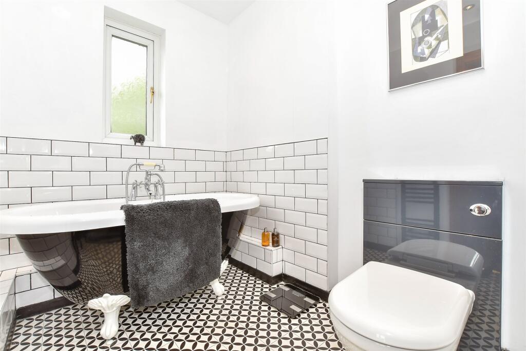 En-Suite Bathroom