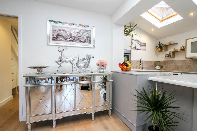 Open Plan kitchen/dining/living area 