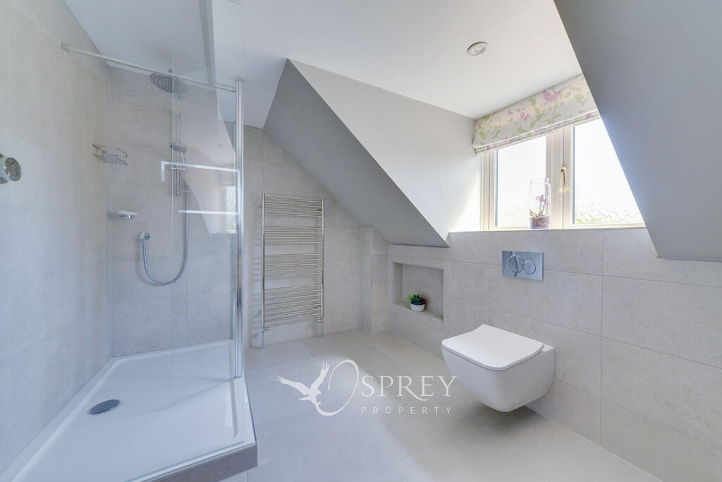 En Suite Bedroom ...