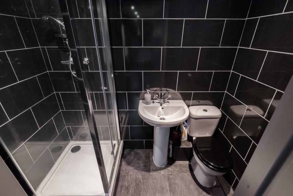 ENSUITE 1.jpg