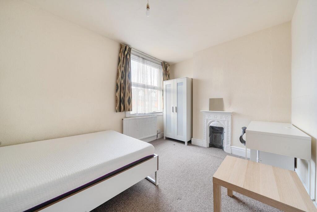 98 W B1 T202512171647.jpeg