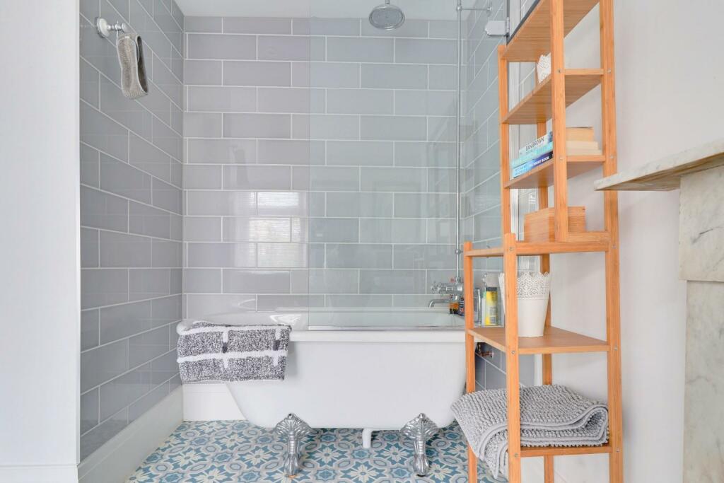 Bathroom (3).jpg