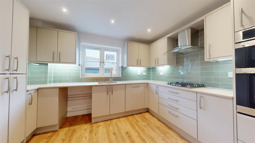 Kitchen (13).jpg