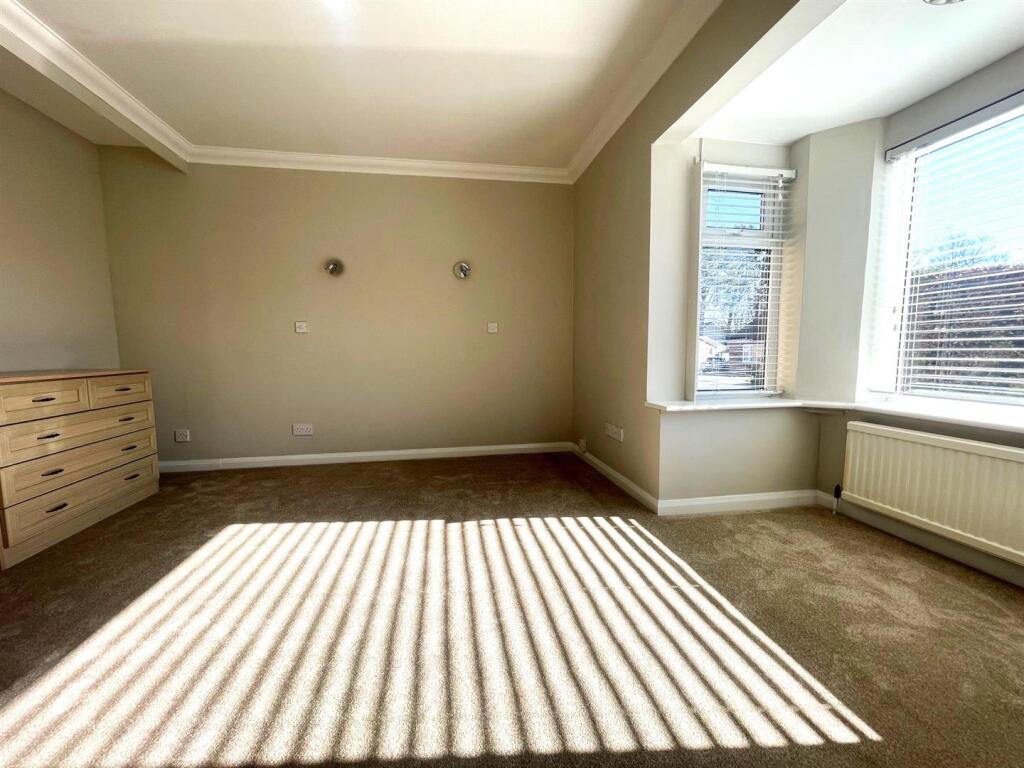 Bedroom 1 (2).jpg