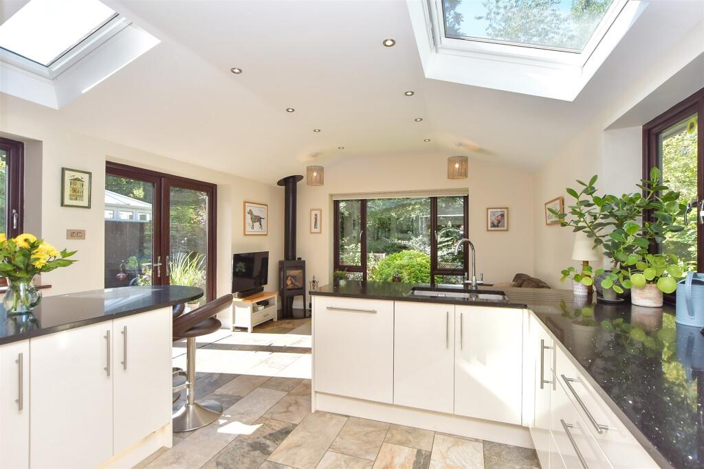 Kitchen/ Breakfast Room