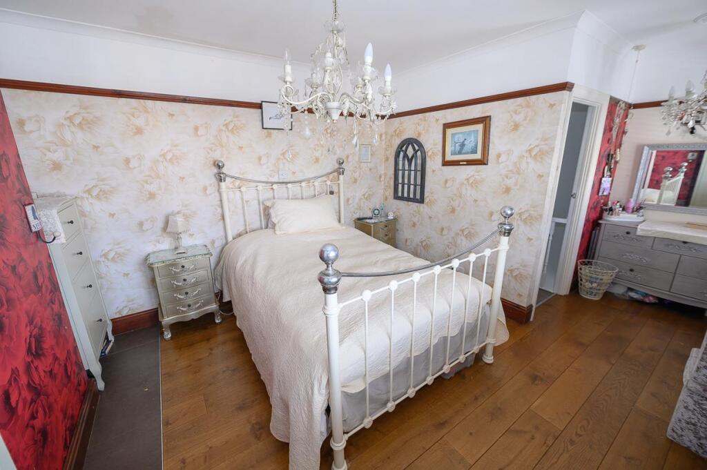 Bedroom 1.jpg