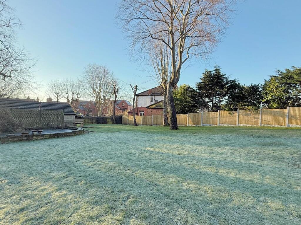 EXTENSIVE GARDEN