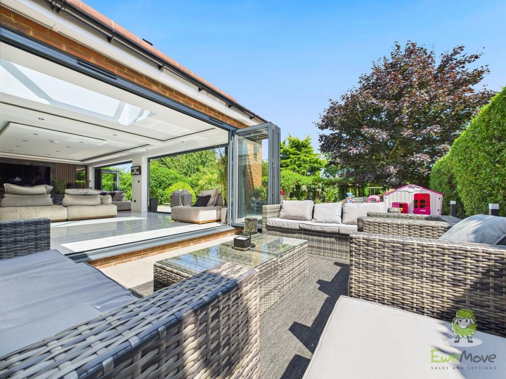 CAM01543G0-PR0141-STILL092