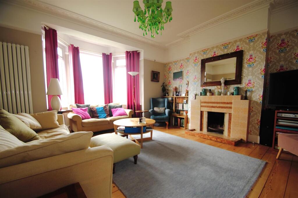Living Room 2.jpg