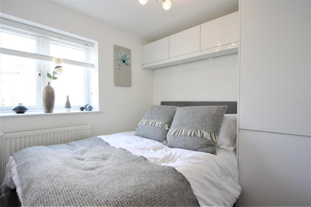 Flat 6, 10-12 Tolcarne Road Bedroom 1